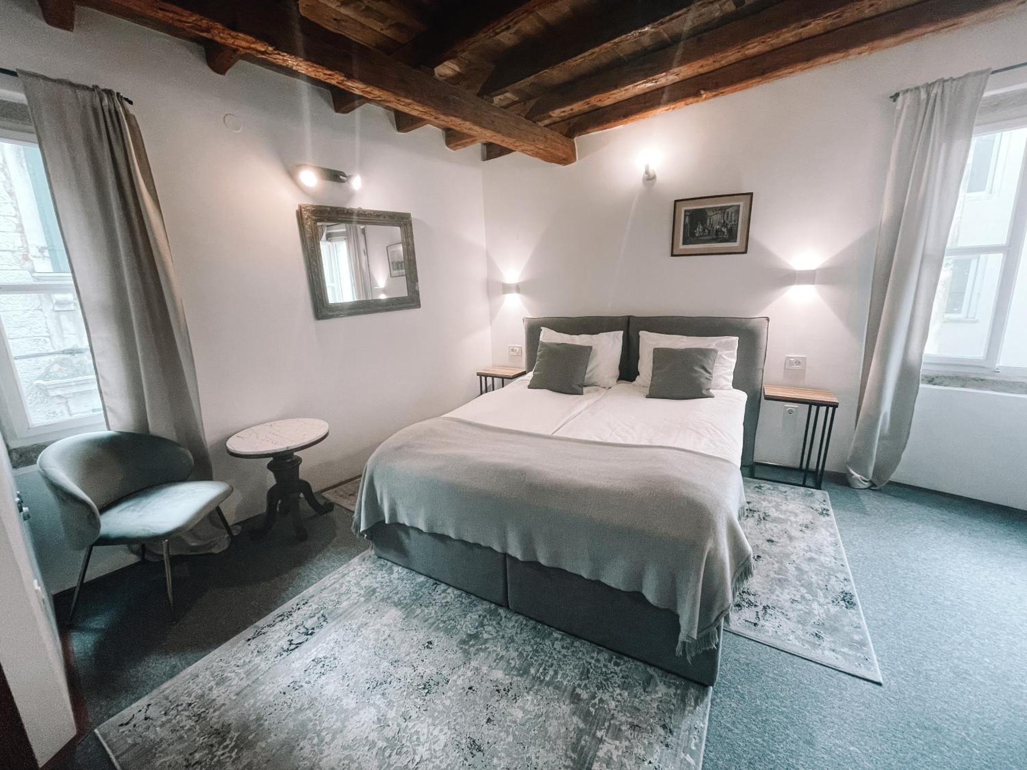 Double Room Cronche Street Annex Building